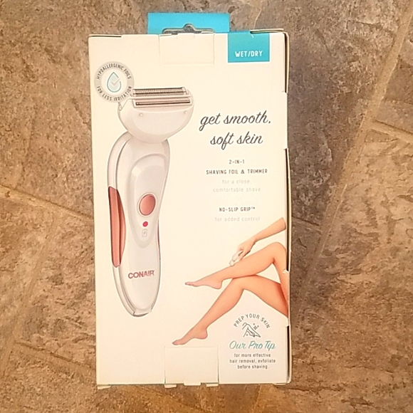 Conair cordless rechargeable shaver wet/dry 2 in 1 shaving foil and trimmer - Picture 2 of 6